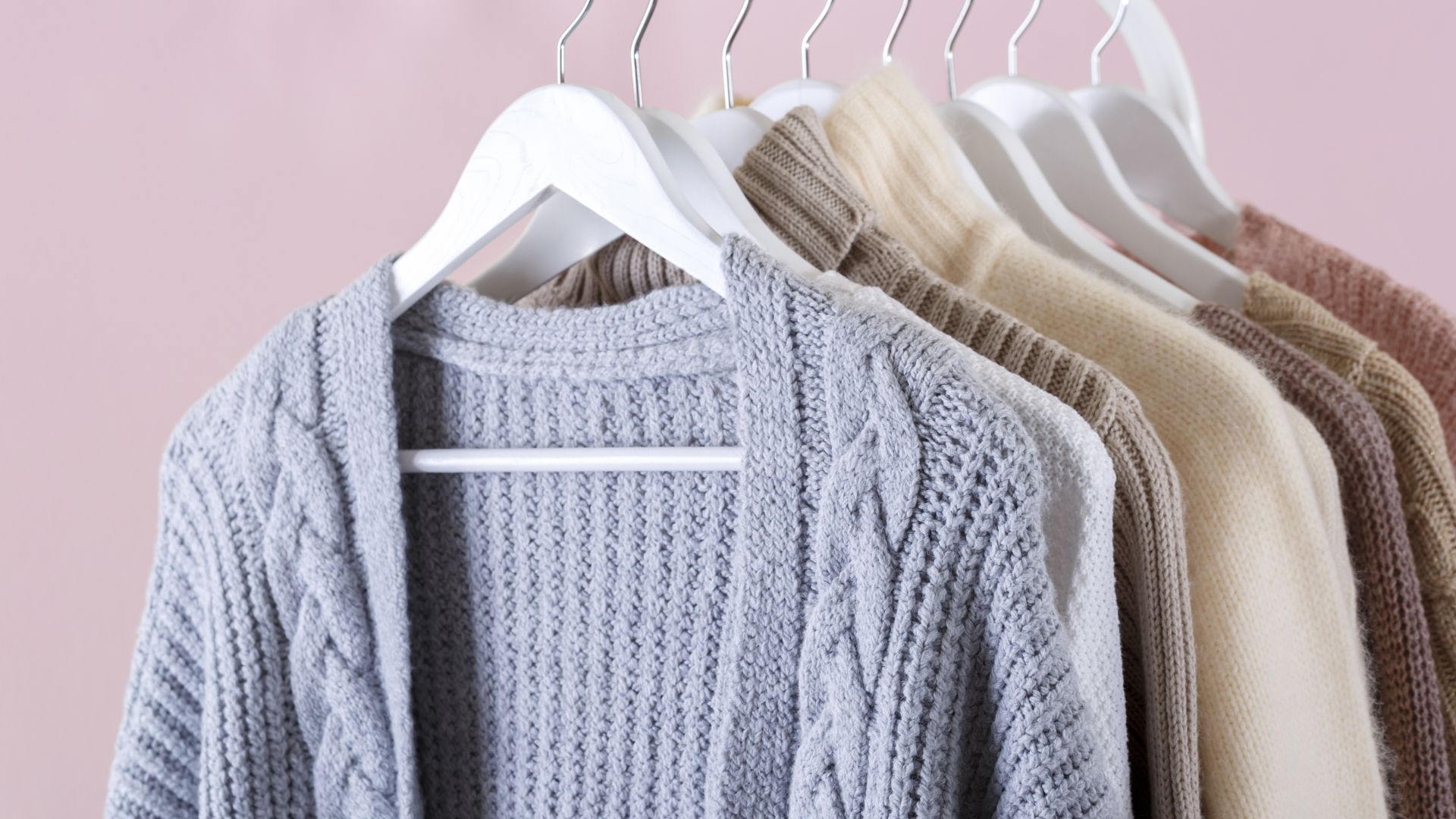 Stylishly pregnant in winter – Essential wardrobe choices