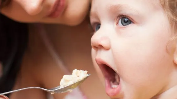 Cereales y leche de fórmula para bebés: ¿cuáles son sus beneficios? ¿Y qué se puede ofrecer si el bebé los rechaza?