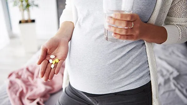 Hvordan komplementere kostholdet ditt med pre-natale vitaminer og kosttilskudd