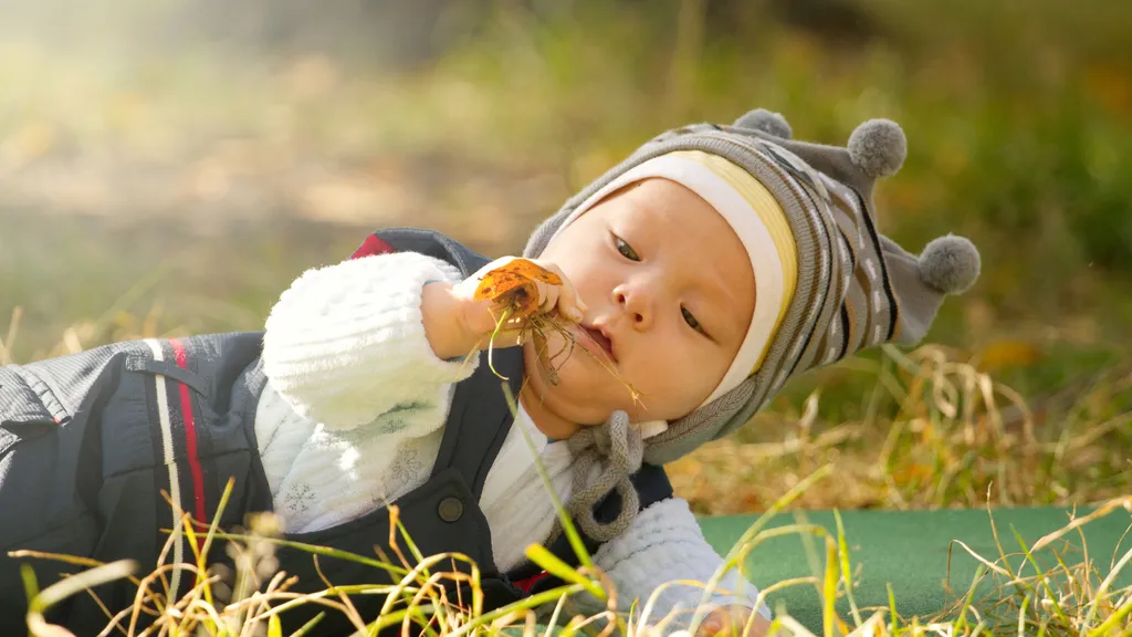 Как одевать ребенка весной? Руководство по многослойной одежде для малышей