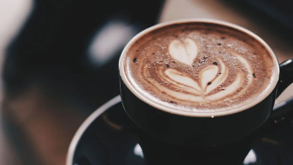 Koffein och Graviditet: Hur påverkar kaffe, te och energidrycker fostret?