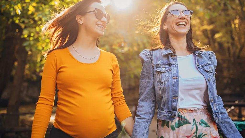 Лучшая одежда для беременных на весну – удобные и стильные варианты для будущих мам