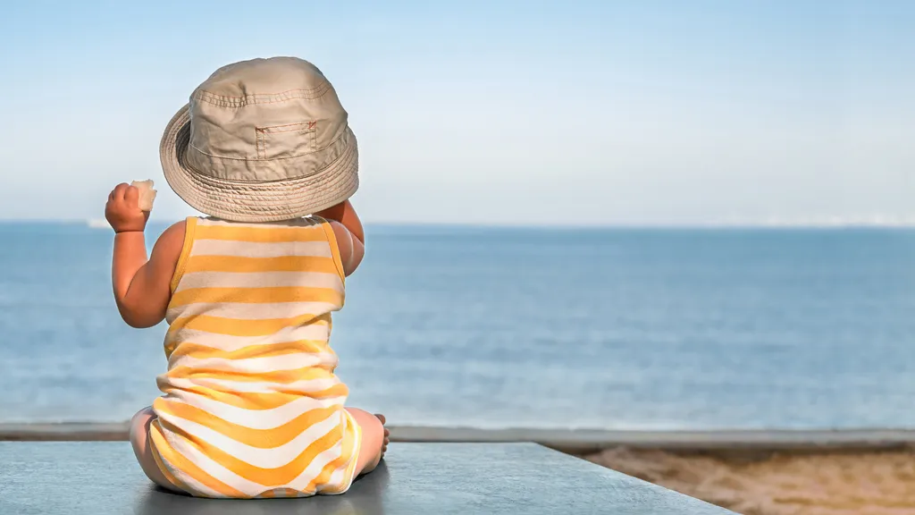 So ziehst du dein Sommerbaby an – Tipps für heiße Tage